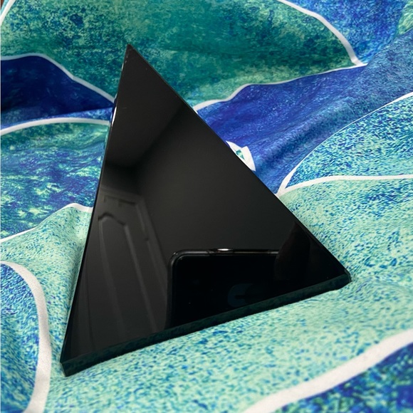 Black crystal pyramid - Picture 5 of 7